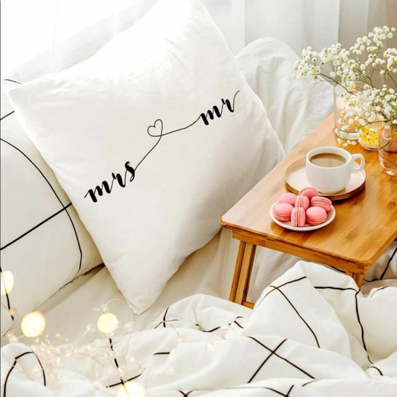 ๐ 2 for $24๐ GRAPHIC MR & MRS PILLOW COVER - Picture 1 of 3